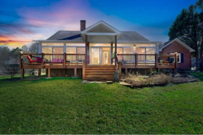 Rustic Elegance- Farmhouse Retreat in Covington farmhouse